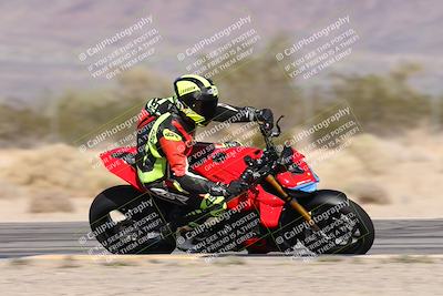 media/Dec-01-2025-Moto Forza (Mon) [[2daa91e15f]]/2-Intermediate Group/Session 3 (Turn 7 Inside Pans)/